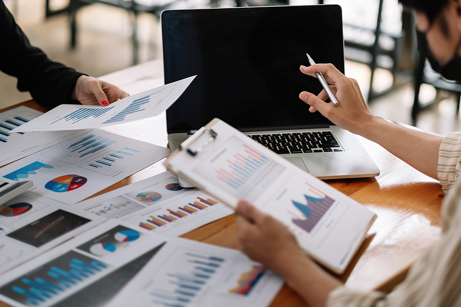 Professional business broker discussing and defending the asking price with potential buyers.